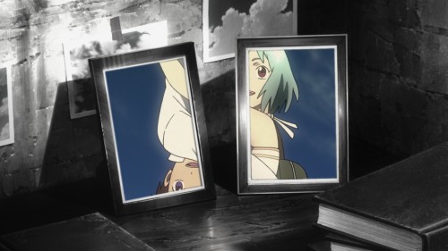 spןɹoʍ oʍʇ ɟo ǝןɐʇ ɐ